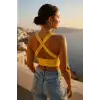 Kadın Sarı Çapraz Sırt Detaylı Şık Crop Top Büstiyer – Modern ve Şık Tasarım