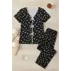 Kadın Siyah Beyaz Kalp Desenli Fiyonklu Kısa Kollu Pijama Takımı – Rahat, Şık ve 4 Mevsim Kullanım