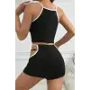 Kadın Siyah Beyaz Şortlu Cut-Out Detaylı Gecelik Takımı – Modern, Konforlu ve Günlük Kombinlere Uygun