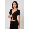 Kadın Siyah Çift Fermuarlı Yarım Kol Crop Top Bluz – Şık, Rahat ve Kolay Kombinlenebilir