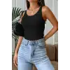 Kadın Siyah Kolsuz Kalın Askılı Uzun Crop Top Bluz & Atlet – Şık, Rahat ve Kolay Kombinlenebilir