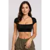 Kadın Siyah Sırt Dekolteli ve Boyundan Bağlamalı Yarım Kol Crop Top Bluz – Şık, Rahat ve Kolay Kombinlenebilir
