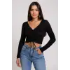 Kadın Siyah Uzun Kollu Büzdürme Bağcık Detaylı Crop Top Bluz – Şık, Rahat ve Kolay Kombinlenebilir
