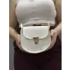Klasik kapaklı beyaz cilt çanta