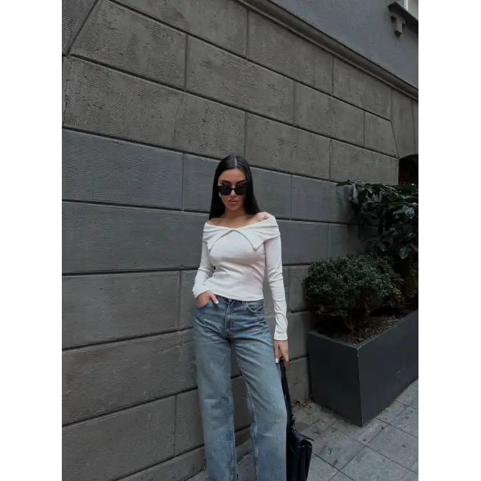 Kelebek yaka uzun kol bluz beyaz