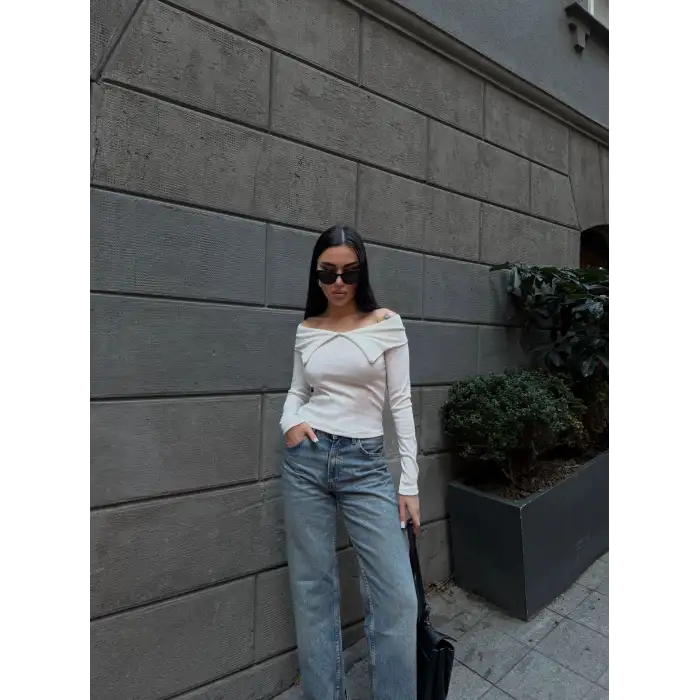 Kelebek yaka uzun kol bluz beyaz