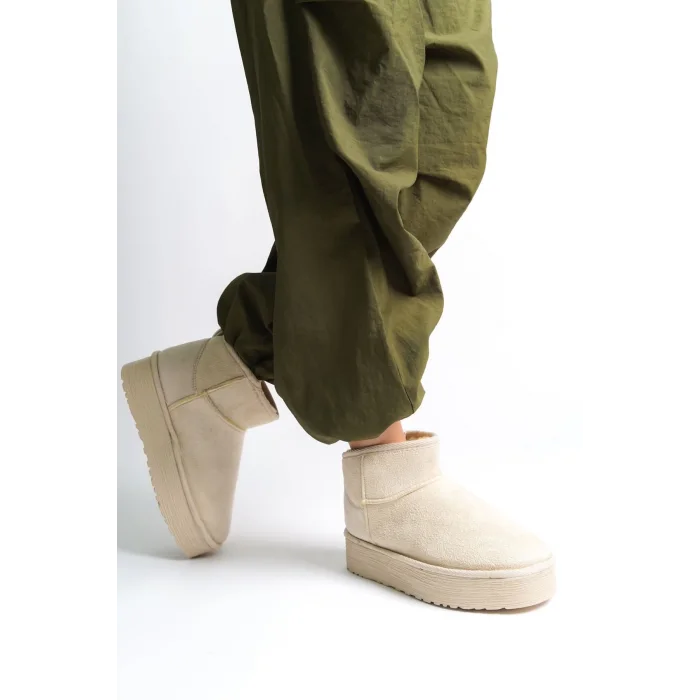 AMELIA Bağcıksız Düz ve Kalın Taban İçi Kürklü Kısa Süet Kadın Bot  SKT - Krem