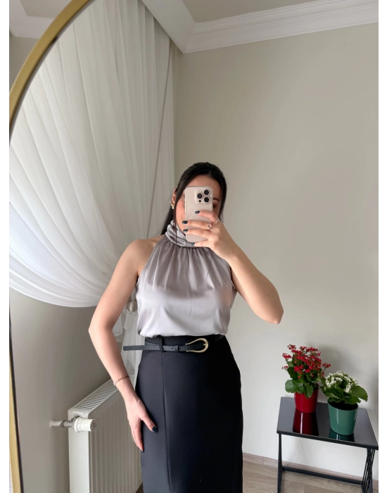 Boğazlı Kolsuz Bluz Gri