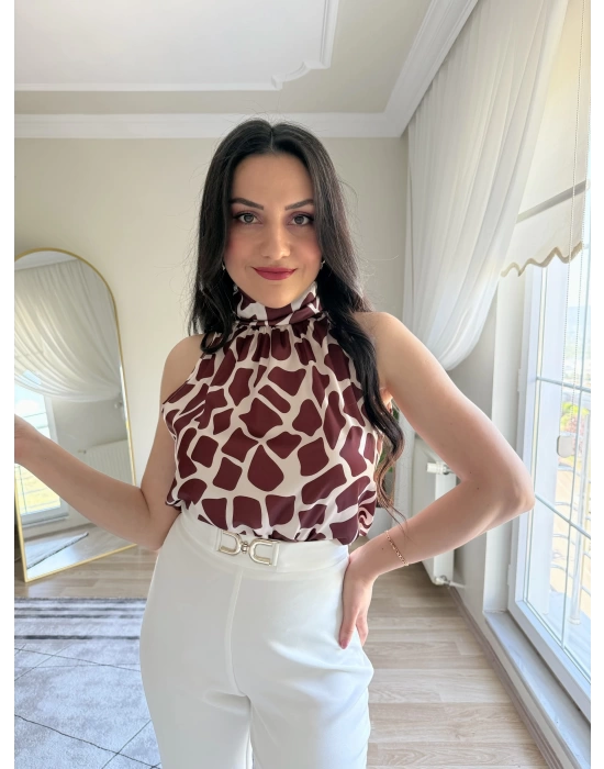Boğazlı Kolsuz Emprime Bluz Kahve