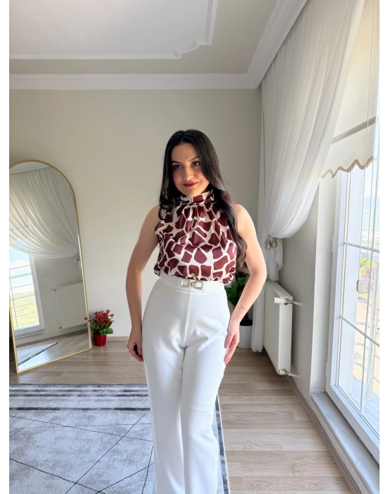 Boğazlı Kolsuz Emprime Bluz Kahve