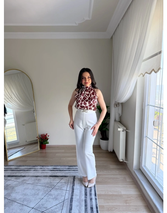 Boğazlı Kolsuz Emprime Bluz Kahve