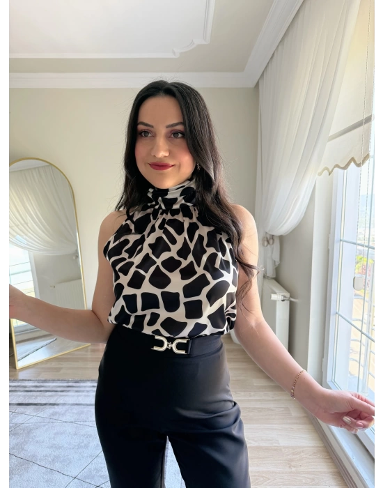 Boğazlı Kolsuz Emprime Bluz Siyah