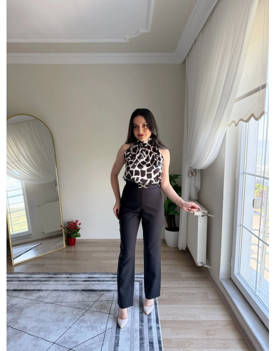Boğazlı Kolsuz Emprime Bluz Siyah