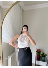 Boğazlı Kolsuz Bluz Ekru