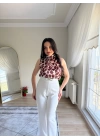 Boğazlı Kolsuz Emprime Bluz Kahve