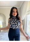 Boğazlı Kolsuz Emprime Bluz Mavi