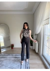 Boğazlı Kolsuz Emprime Bluz Siyah