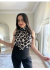 Boğazlı Kolsuz Emprime Bluz Siyah