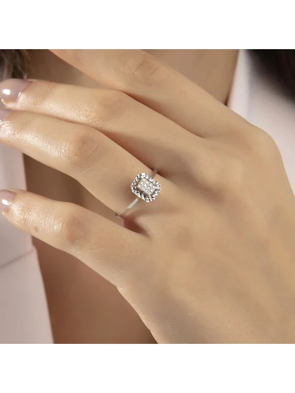 0.06 Ct F SI 2.42 gr 14 K JWD Pırlanta Baget Yüzük