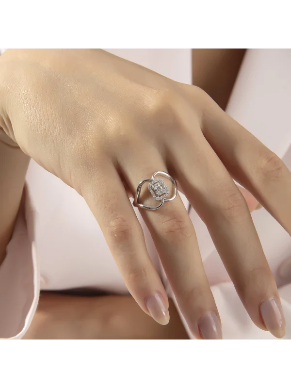 0.17 Ct F SI 3.12 gr 14 K JWD Pırlanta Baget Yüzük