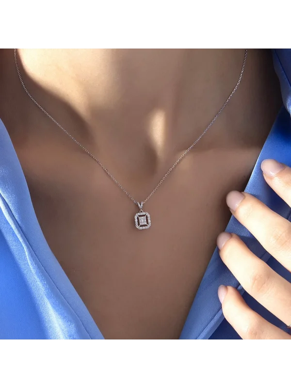 0.23 Ct F Vs-SI 1.80 gr 8 K JWD Pırlanta Baget Kolye