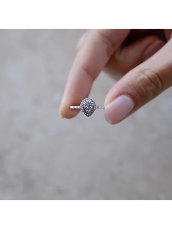 0,28 CT F-G / SI Pırlanta Damla Yüzük