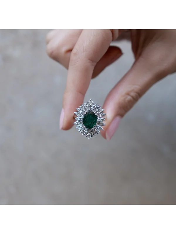 4,51CT JWD PIRLANTA ZÜMRÜT YÜZÜK