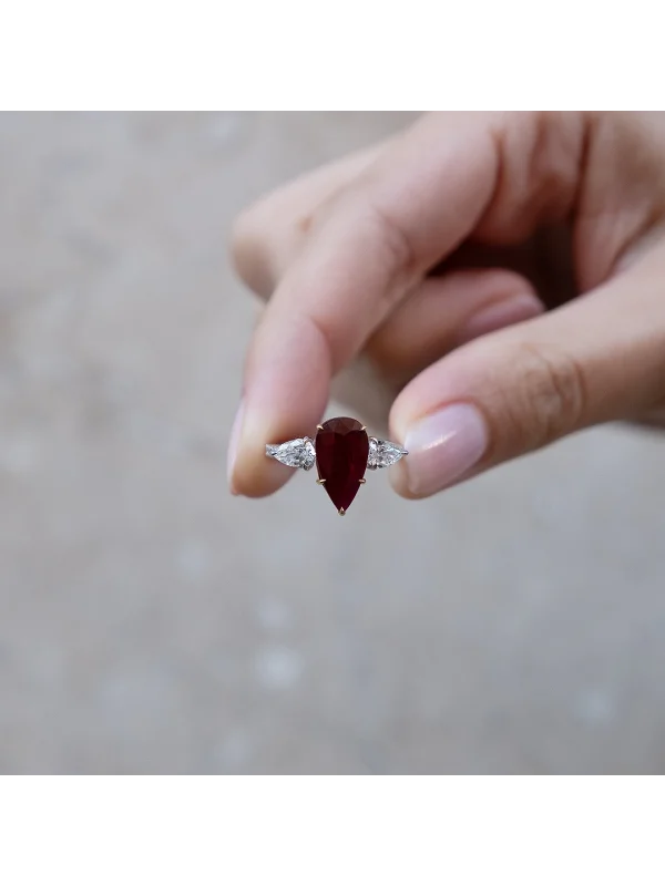 5,02 CT F-G / VS-SI Pırlanta Yakut Yüzük