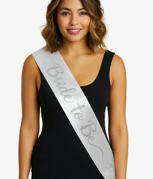 Beyaz Saten Üzerine El Yazısı İtalik Gümüş Bride To Be Kuşağı 10 Cm Genişlik