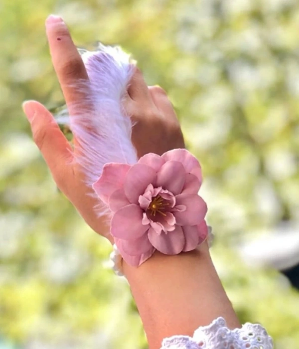 Bride To Be Nedime Gelin Bilekliği Tüy Ve İnci Boncuk Detaylı Pembe Renkli Bekarlığa Veda Partisi Bilekliği 10 Adet