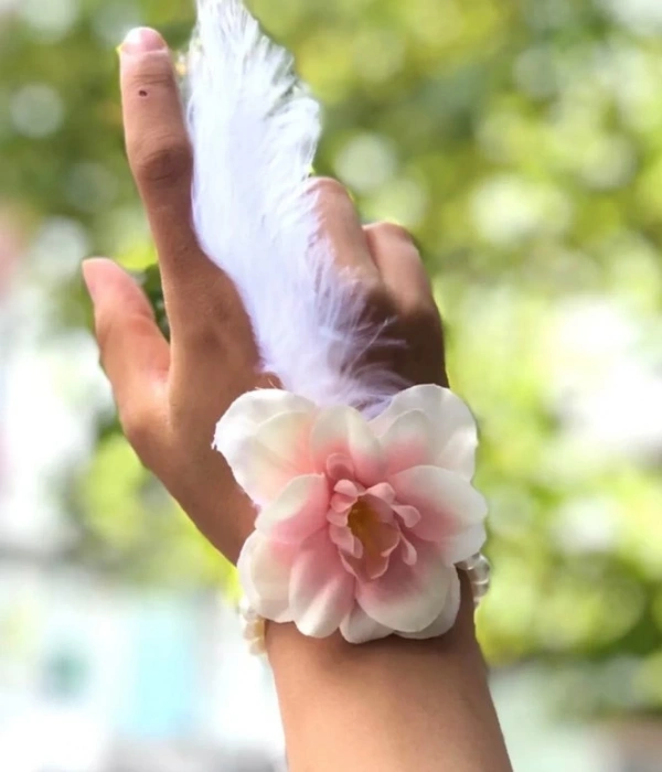 Bride To Be Nedime Gelin Bilekliği Tüy Ve İnci Boncuk Detaylı Somon Renkli Bekarlığa Veda Partisi Bilekliği 10 Adet