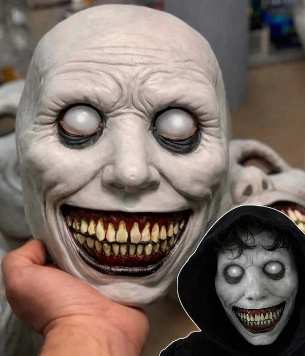 Dehşet Gülüşlü Donuk Göz Efektli Korku Maskesi 22x18 Cm
