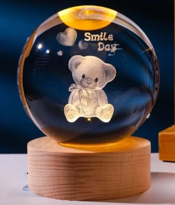 Dekoratif Ayıcık Tasarımlı Ahşap Altlıklı Işıklı Cam Küre Büyük Boy Cam:8cm Ahşap:2cm