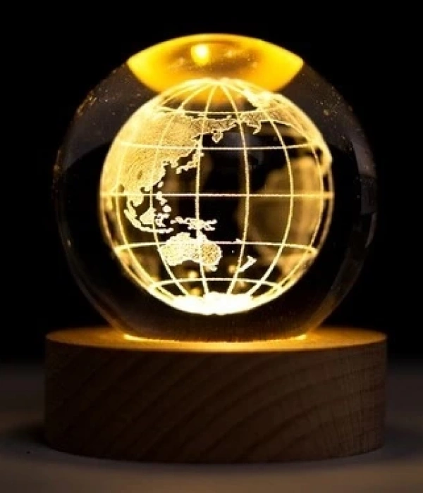 Dekoratif Dünya Tasarımlı Ahşap Altlıklı Işıklı Cam Küre Büyük Boy Cam:8cm Ahşap:2cm