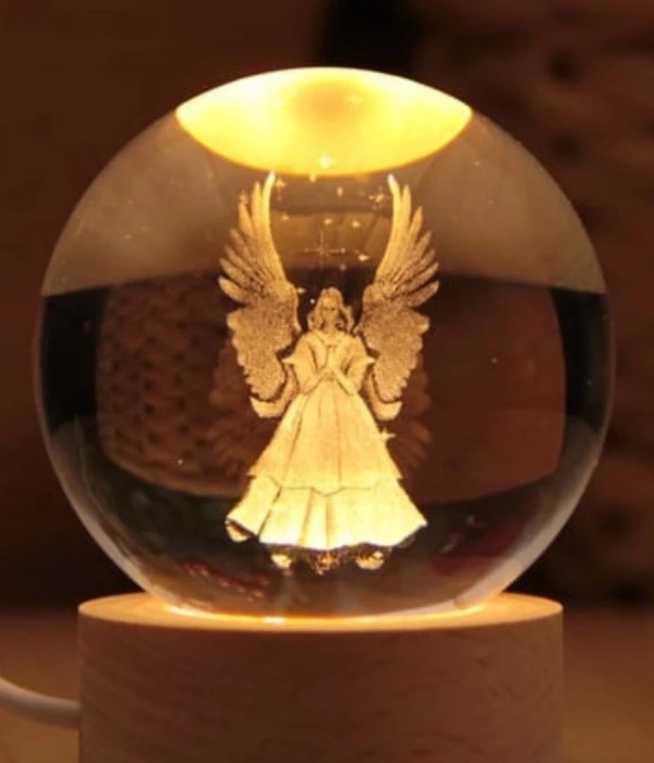Dekoratif Kanatlı Melek Tasarımlı Ahşap Altlıklı Işıklı Cam Küre Cam:6cm Ahşap:2cm