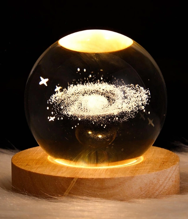 Dekoratif Samanyolu Tasarımlı Ahşap Altlıklı Işıklı Cam Küre Cam:6cm Ahşap:2cm