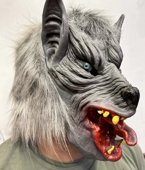 Kafaya Tam Geçmeli Lateks Dil Çıkaran Mavi Gözlü Kurt Maskesi