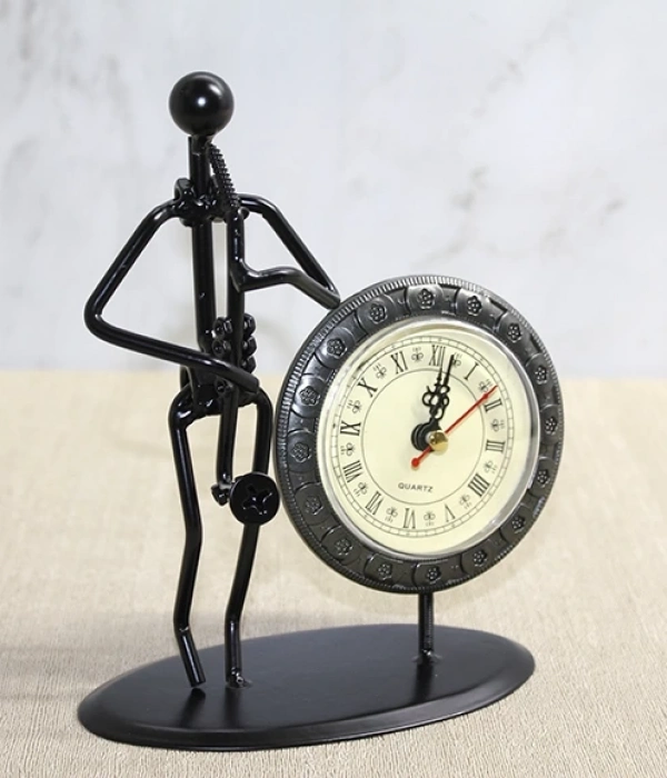 Metal Saatli Saksafon Çalan Müzisyen Alk4335