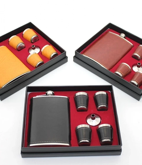 Paslanmaz Çelik 4 Shot Bardaklı Derili Matara Seti Alk2672