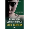 Arı Kovanına Çomak Sokan Kız