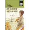 Ceplerine Çiçek Dolduran Çocuk