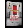 Kapalı Kapılar Ardında