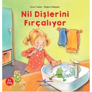 Nil Dişlerini Fırçalıyor