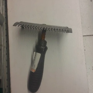 HAYVAN TARAĞI PLASTİK SAPLI