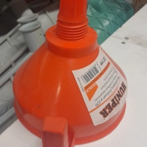 PLASTİK HUNİ SÜZGEÇLİ 220MM.