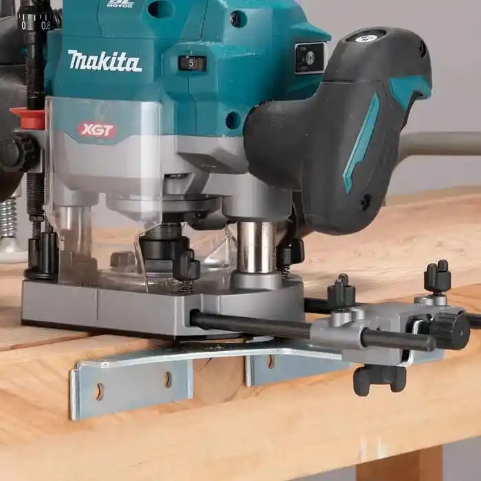 Makita RP001GZ 40V Solo Akülü Dik Freze