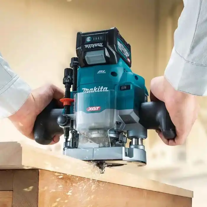Makita RP001GZ 40V Solo Akülü Dik Freze