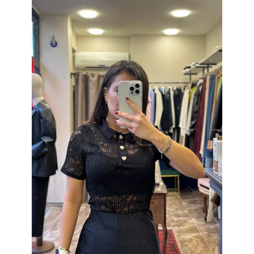 Dantelli Transparan Kalp Düğmeli Bluz - Siyah