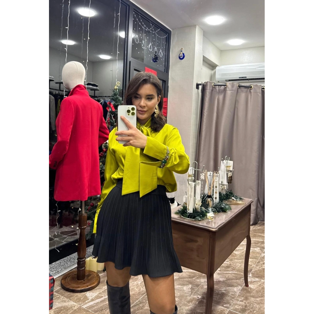 Tasarım Taşlı Yakası Kuşaklı Saten Gömlek - Yeşil