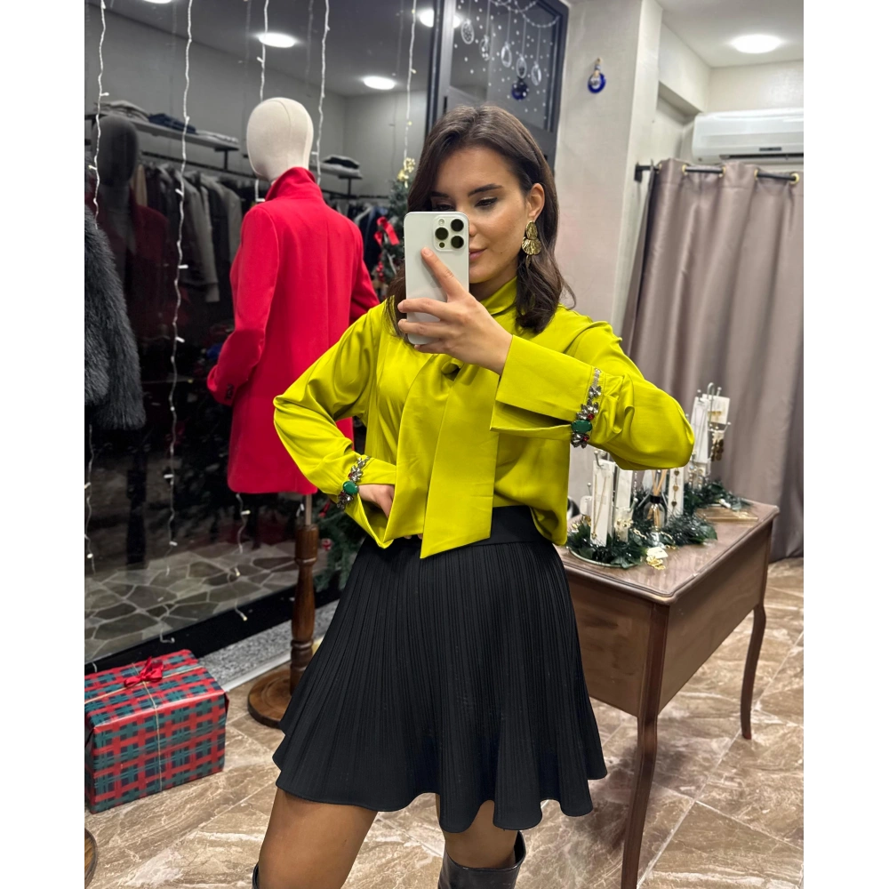 Tasarım Taşlı Yakası Kuşaklı Saten Gömlek - Yeşil